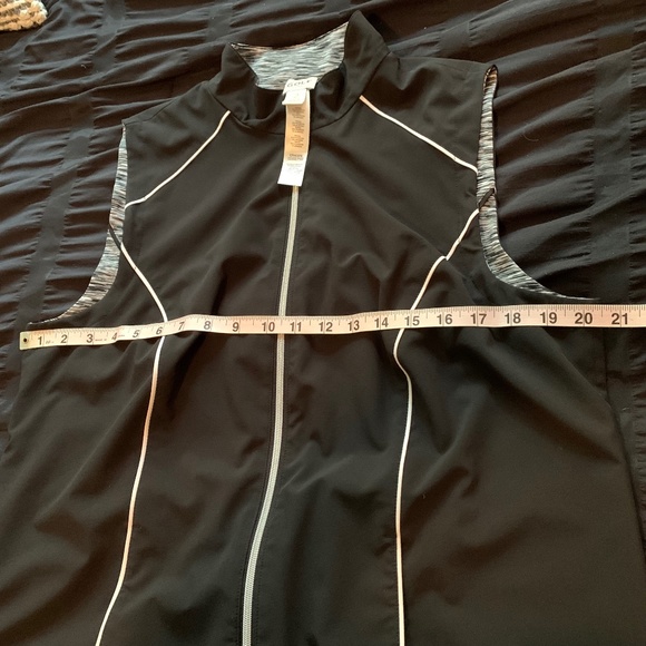 COPY - Zenergy Golf Chicos reversiable zip up vest Sz 2 - Picture 16 of 16